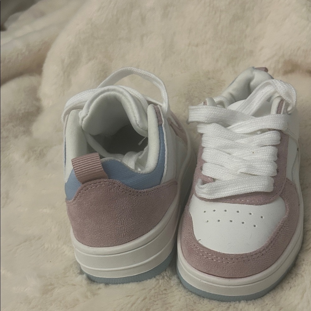 Link Kids Sneakers in Purple and Blue